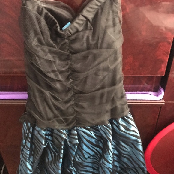 Semi Formal Dress - Picture 2 of 2